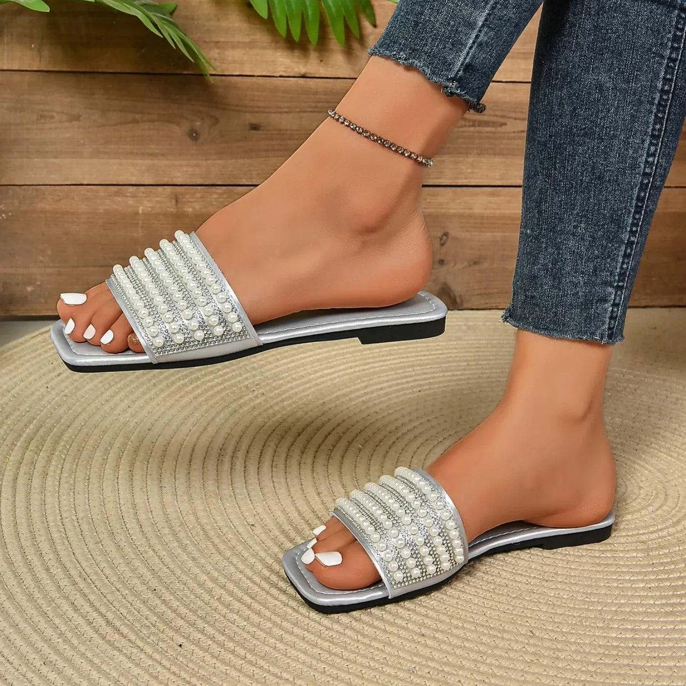 Women Luxury Pearl Slippers Square Toe Beach Flat Sandals Comfortable Non Slip Slippers Slides Women