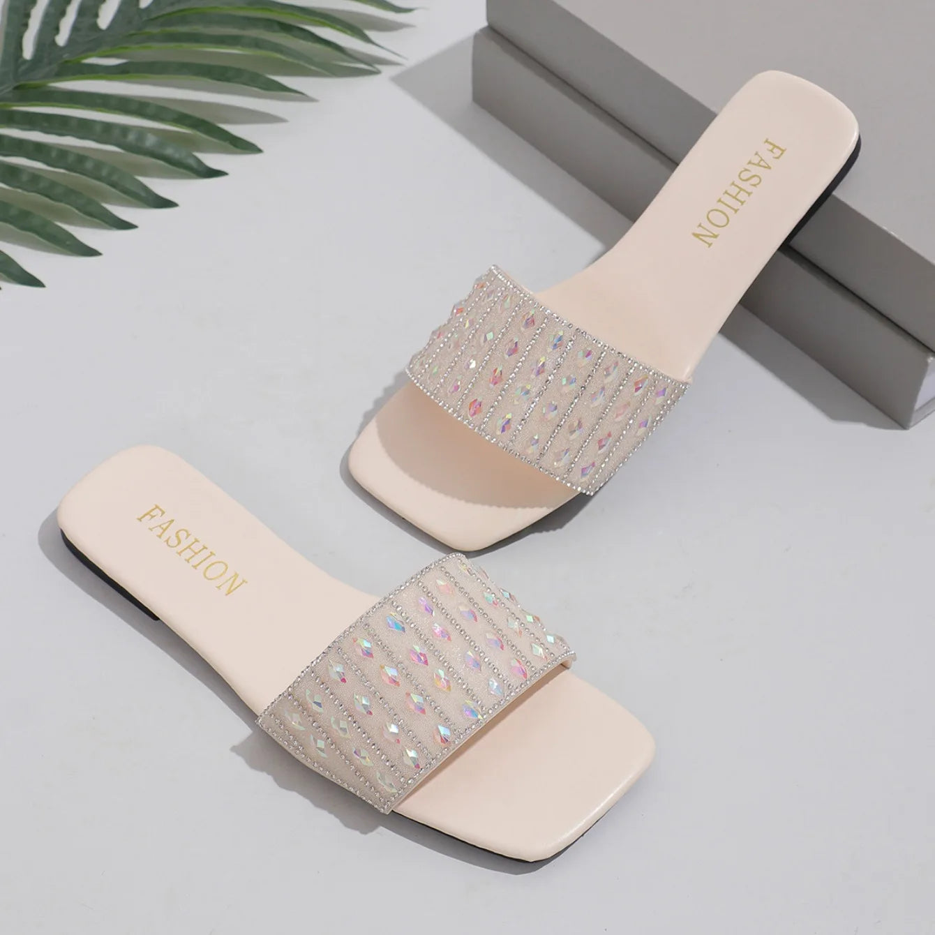 Fashion Casual Versatile Flat Slippers Beach Low Heel Trendy Women Sandals Fashion Women Shoes Slides Women
