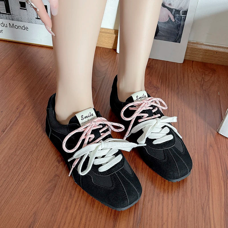 Retro Lacing Breathable Women's Thick Bottom Pleated Casual Sneakers White Shoes
