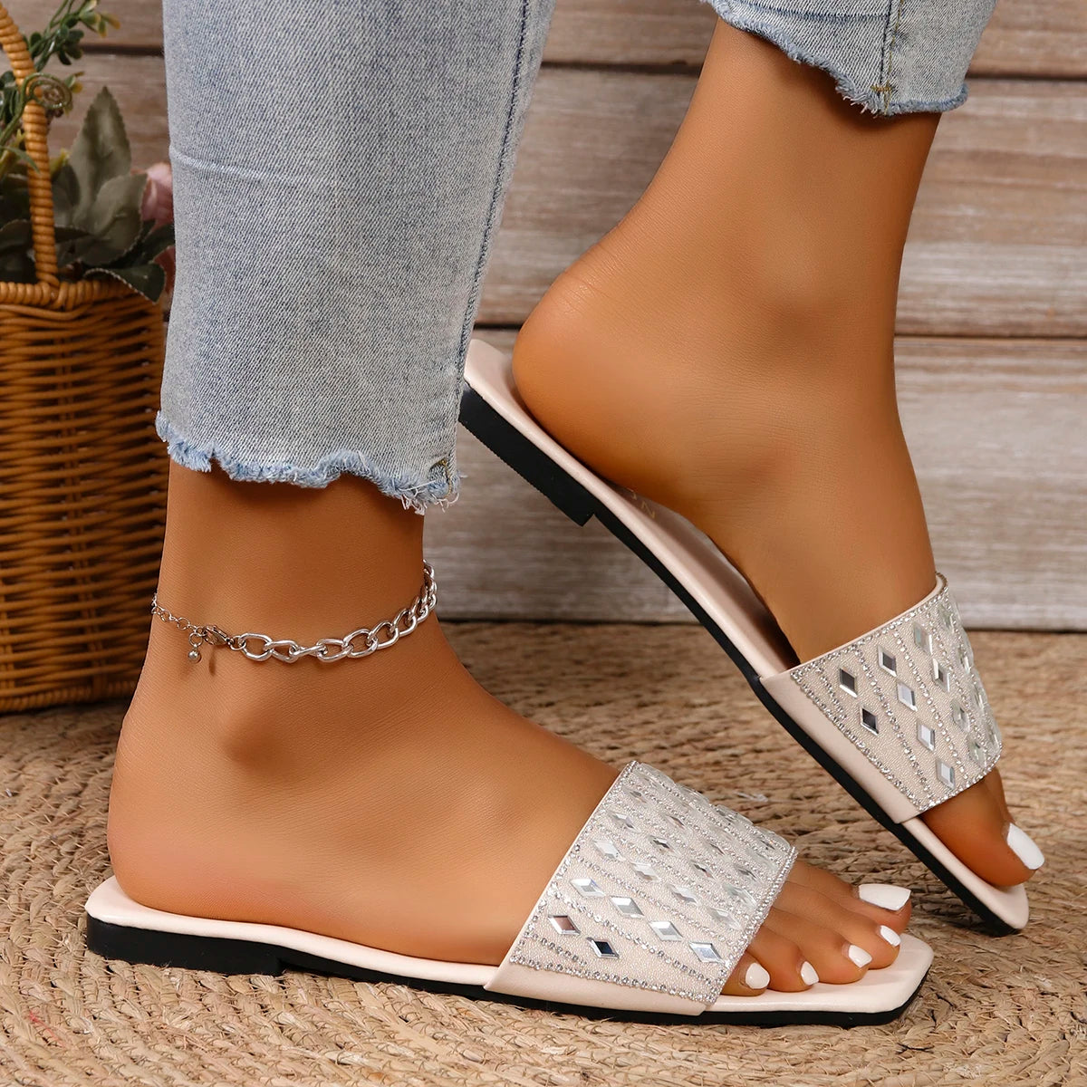 Fashion Casual Versatile Flat Slippers Beach Low Heel Trendy Women Sandals Fashion Women Shoes Slides Women