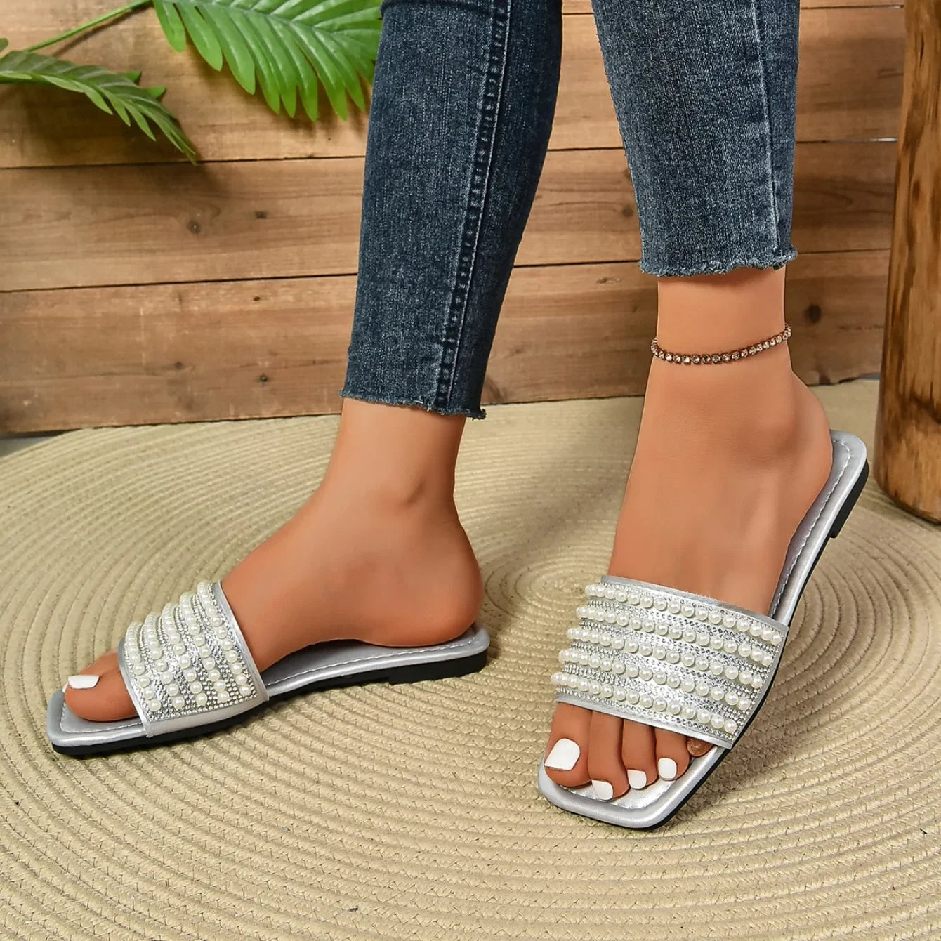 Women Luxury Pearl Slippers Square Toe Beach Flat Sandals Comfortable Non Slip Slippers Slides Women