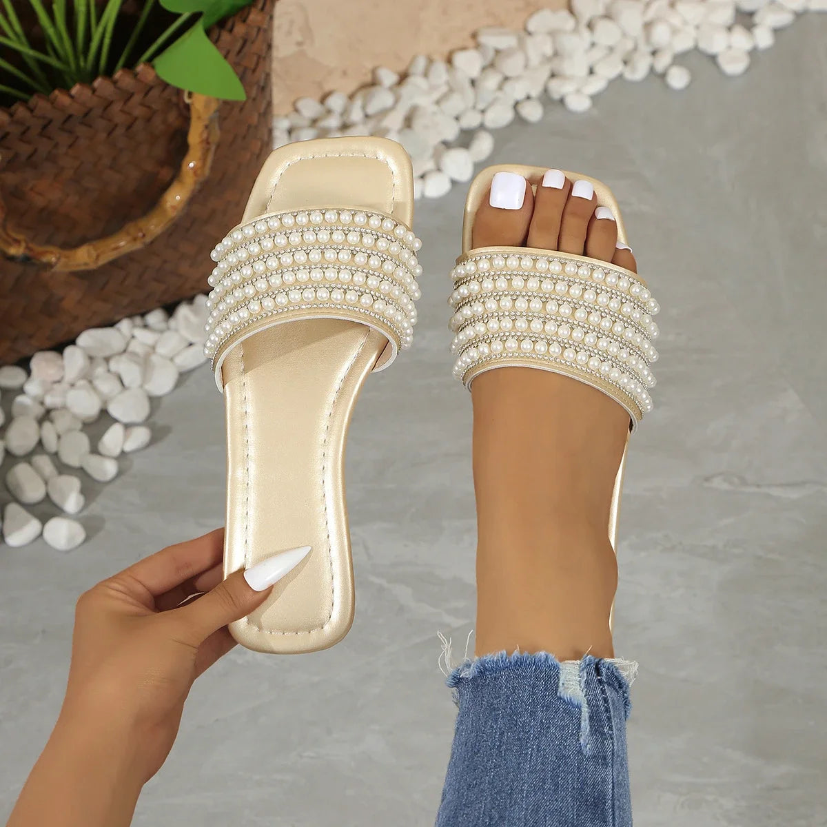 Women Luxury Pearl Slippers Square Toe Beach Flat Sandals Comfortable Non Slip Slippers Slides Women