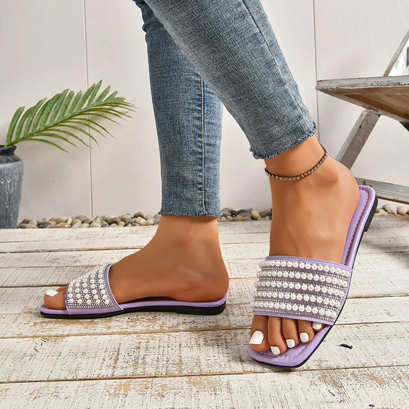 Women Luxury Pearl Slippers Square Toe Beach Flat Sandals Comfortable Non Slip Slippers Slides Women