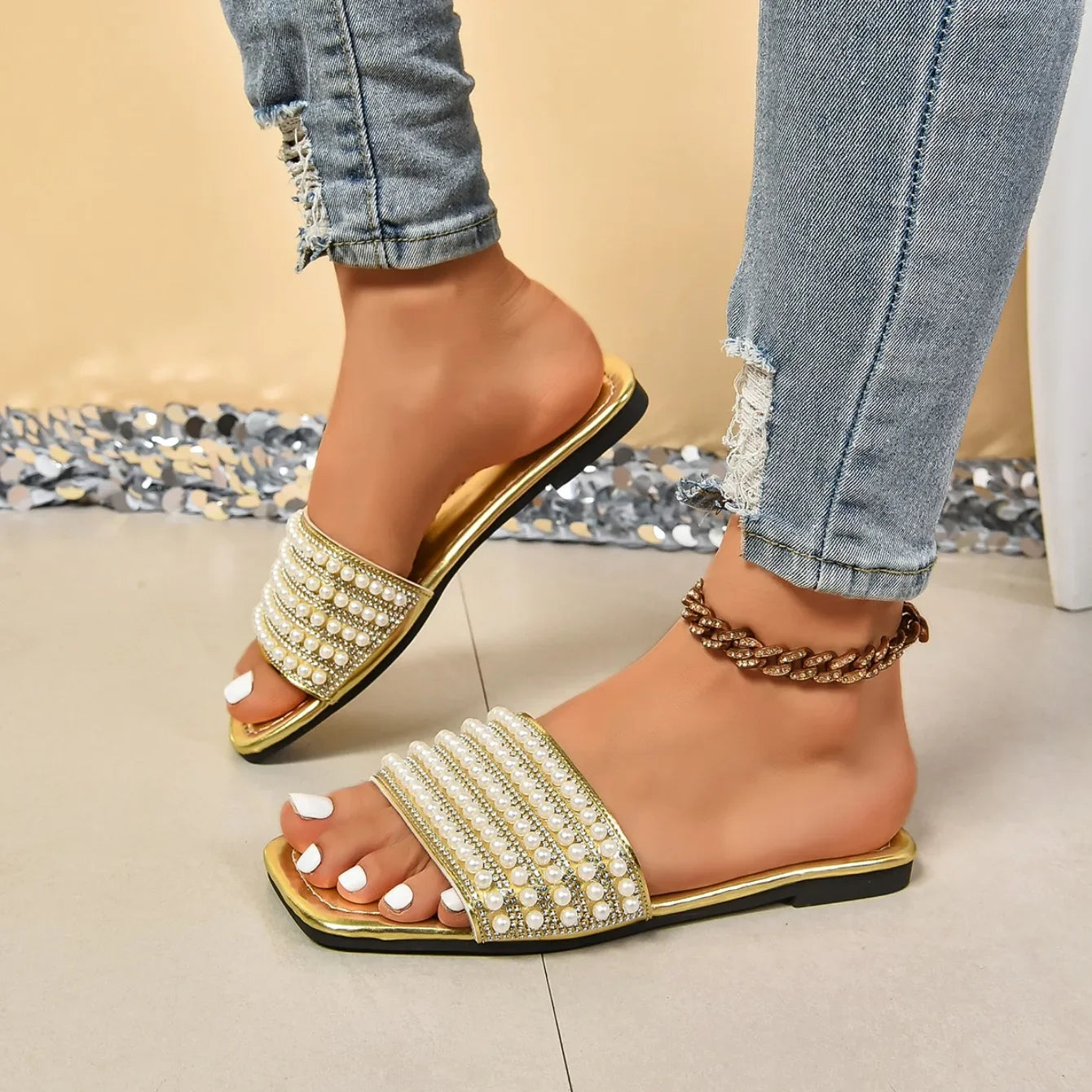 Women Luxury Pearl Slippers Square Toe Beach Flat Sandals Comfortable Non Slip Slippers Slides Women