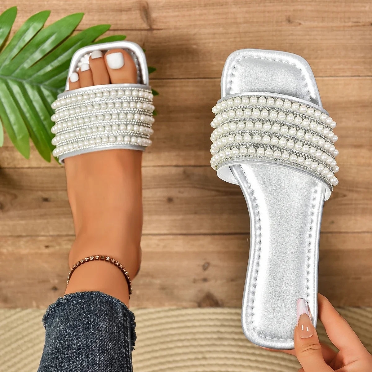 Women Luxury Pearl Slippers Square Toe Beach Flat Sandals Comfortable Non Slip Slippers Slides Women