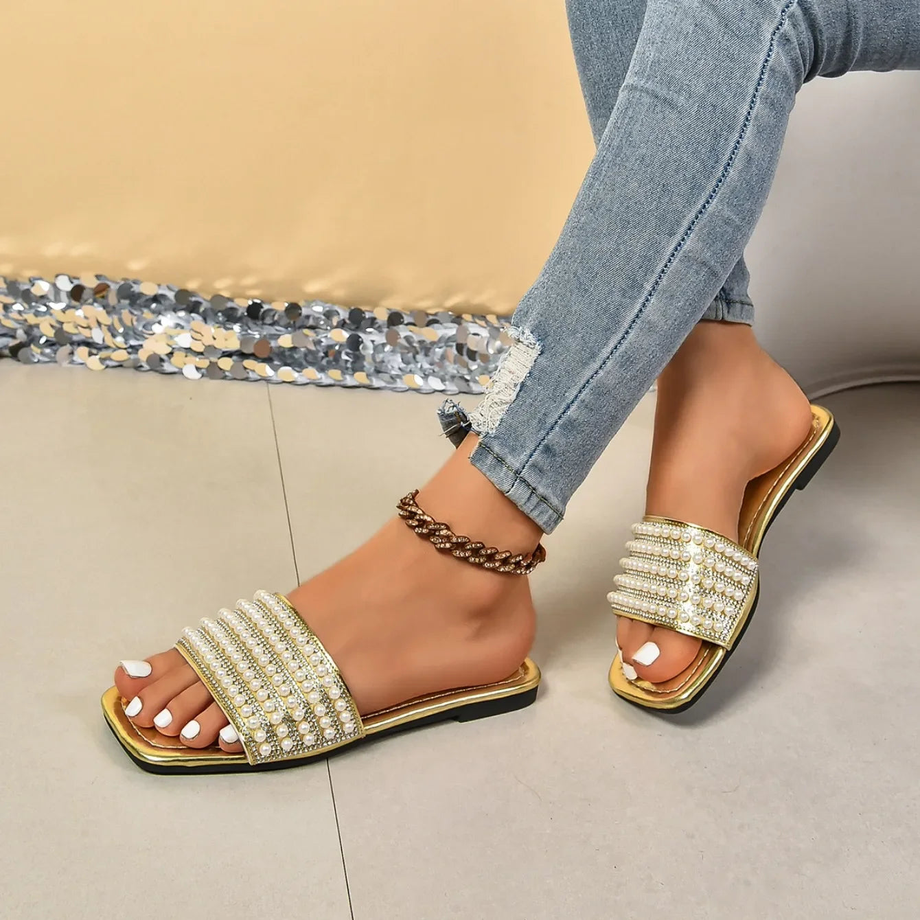 Women Luxury Pearl Slippers Square Toe Beach Flat Sandals Comfortable Non Slip Slippers Slides Women