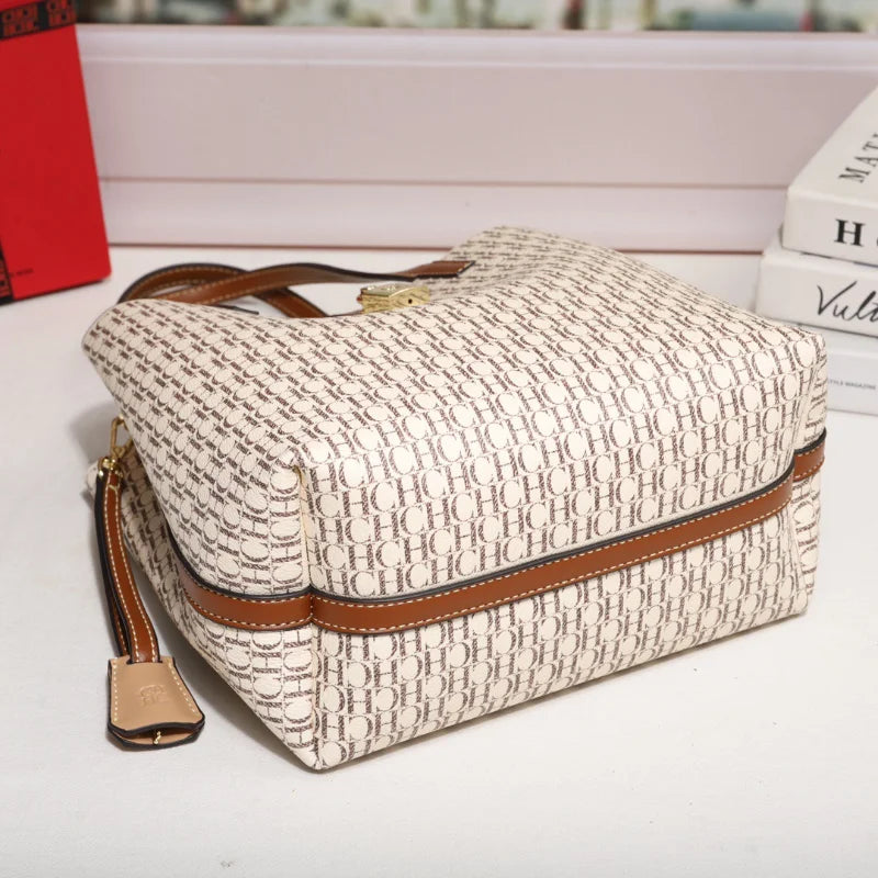 Premium Versatile Leather Crossbody Bag Ladies Large Capacity Daily Commuter Tote Bag Letter Print Design Ladies Fashio