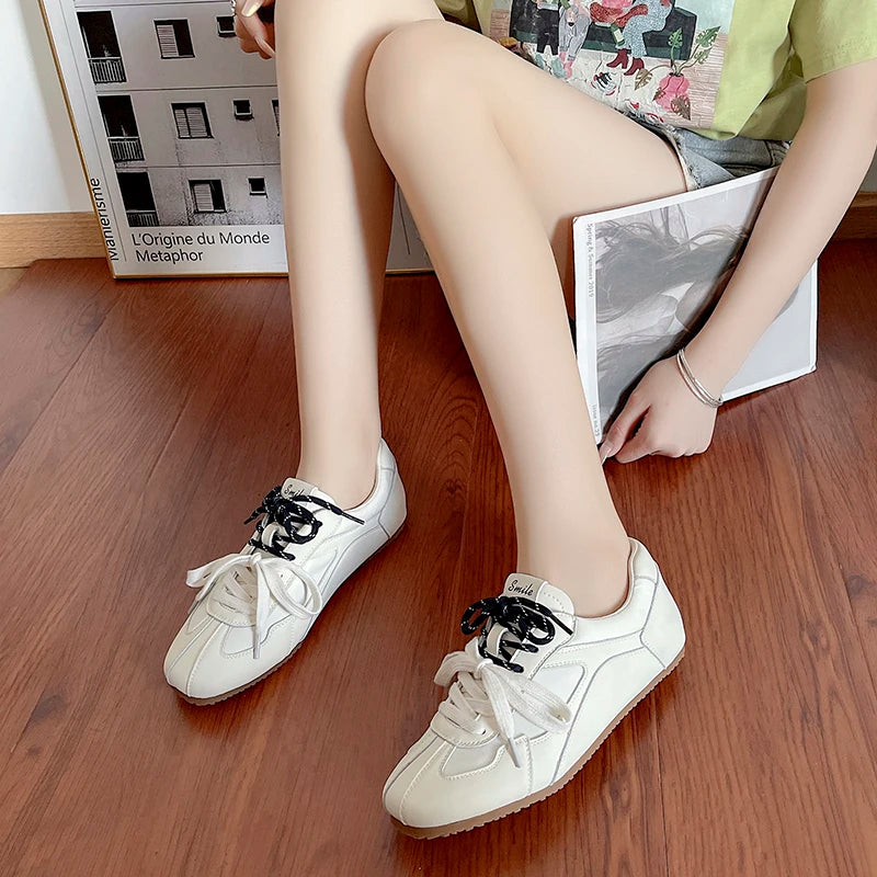 Retro Lacing Breathable Women's Thick Bottom Pleated Casual Sneakers White Shoes