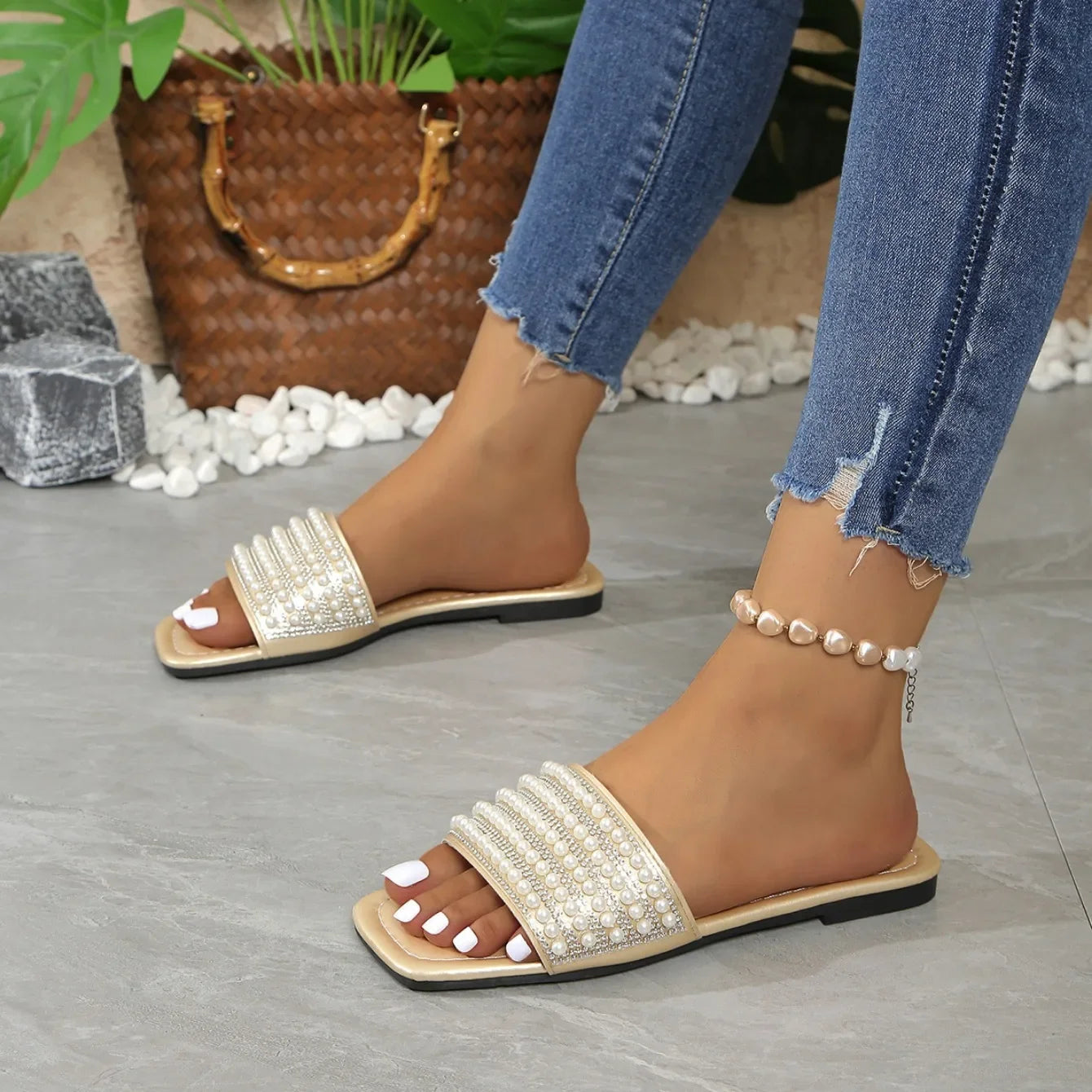 Women Luxury Pearl Slippers Square Toe Beach Flat Sandals Comfortable Non Slip Slippers Slides Women