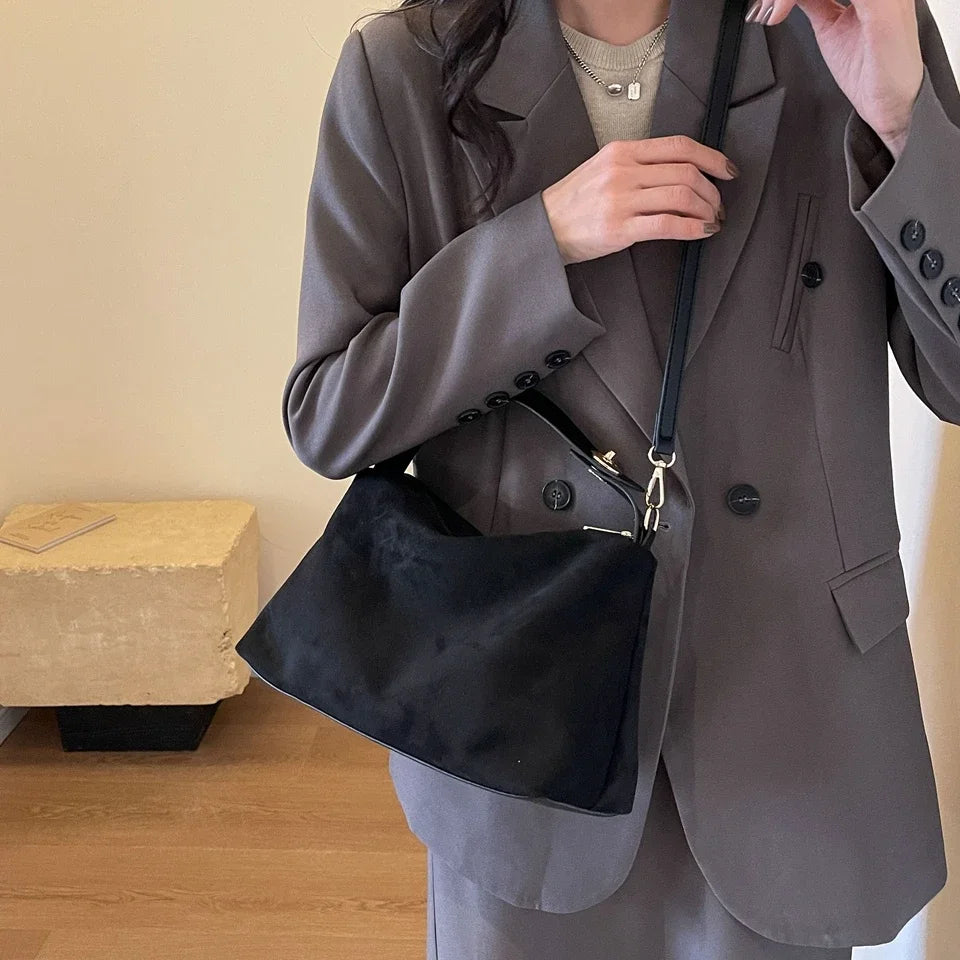 Retro Bag for Women's Textured Frosted Shoulder Bag with Large Capacity Crossbody Commuting Tote Bag