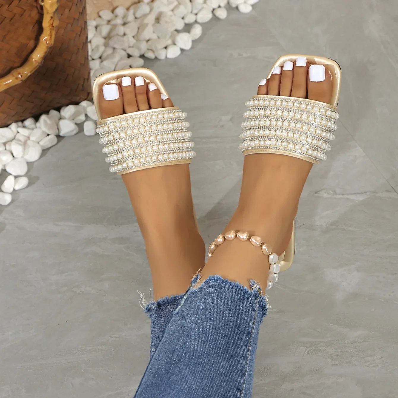 Women Luxury Pearl Slippers Square Toe Beach Flat Sandals Comfortable Non Slip Slippers Slides Women