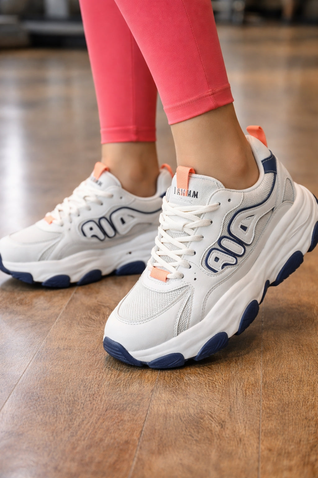 Comfortable Mesh Upper Thick Bottom Women Shoes Fashionable Women's Sport Shoes Breathable Lightweight Slip-Resistant