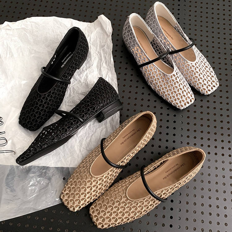 Round Toe Mary Jane Shoes Leather Grape Pattern Retro Style Hollow Weave Upper Low Heel Slip-On Retro Flats