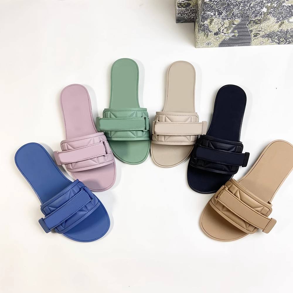 Fashionable and casual one-word flip-flops for women with lettered buckles and a flat bottom - Natalia Home Fashion