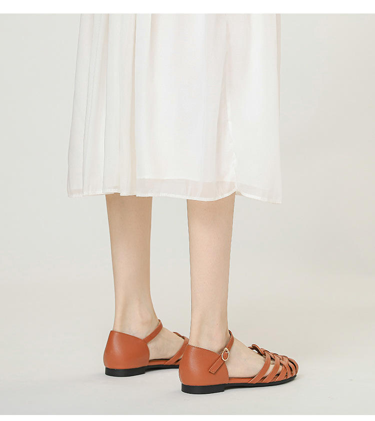 Luxury designer sandals Hollow Low-heeled Closed-toe Sandals for Women for Summer Outdoor Wear Roman Shoes