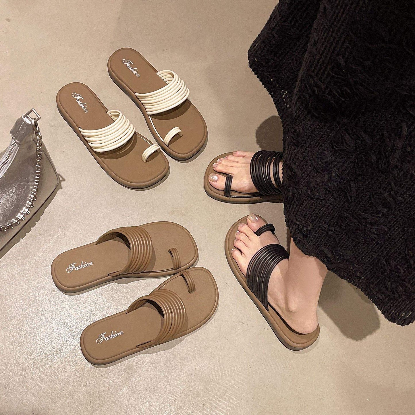 Women's Flat Sandals Summer Outdoor Wear Niche Design Sensation Thin Strap Toe Covering Roman Beach Slippers Comfortable