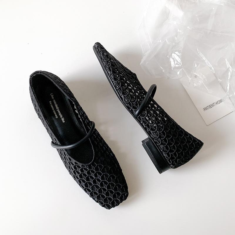 Round Toe Mary Jane Shoes Leather Grape Pattern Retro Style Hollow Weave Upper Low Heel Slip-On Retro Flats