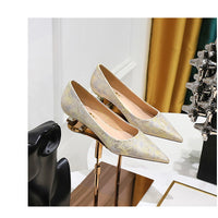Floral cloth surface 3 cm Kitten heels Women Shoes Sweet Fashion Low Heel Ladies Shoes pointed Toe Women Pumps