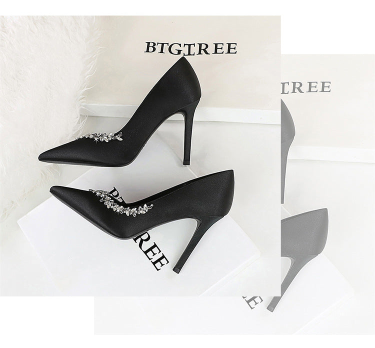 Silks satins Women Pumps Rhinestone design High Heels Stilettos 10 cm and 7 cm Luxury banquet shoes Sexy party shoes