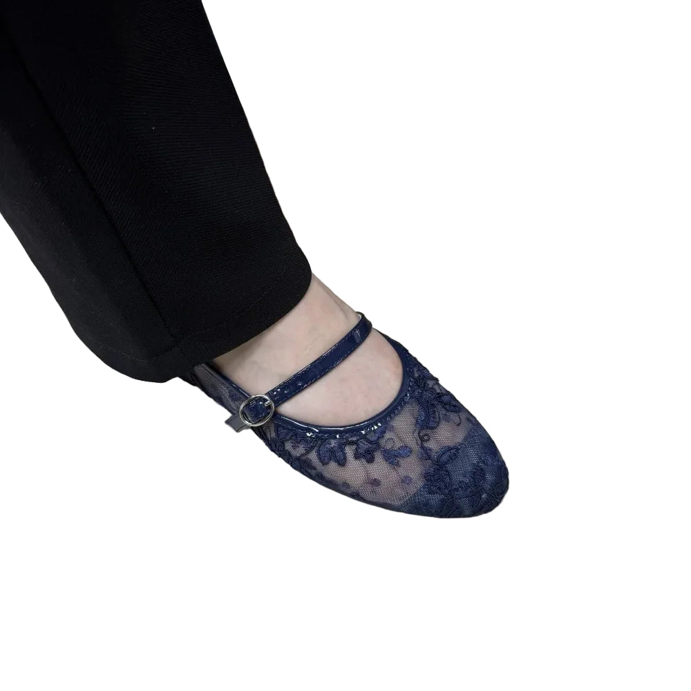 Ultra Soft Lace Breathable Flat Bottom Women's Shoes Quality Women's Casual Shoes Low Heel Floral Pattern