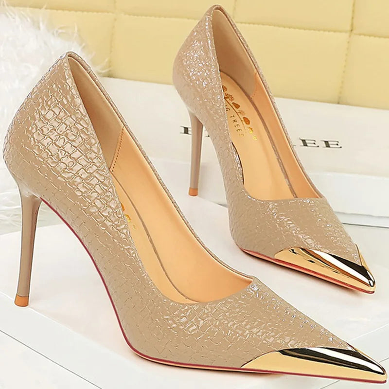 Western Style Retro 9.5cm High Heels Party Pumps Serpentine Patent Leather Shallow Metal Pointed Toe Lady Shoes Black