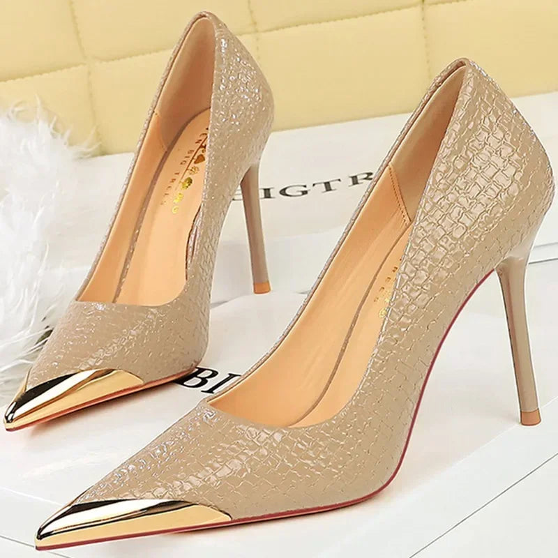 Western Style Retro 9.5cm High Heels Party Pumps Serpentine Patent Leather Shallow Metal Pointed Toe Lady Shoes Black