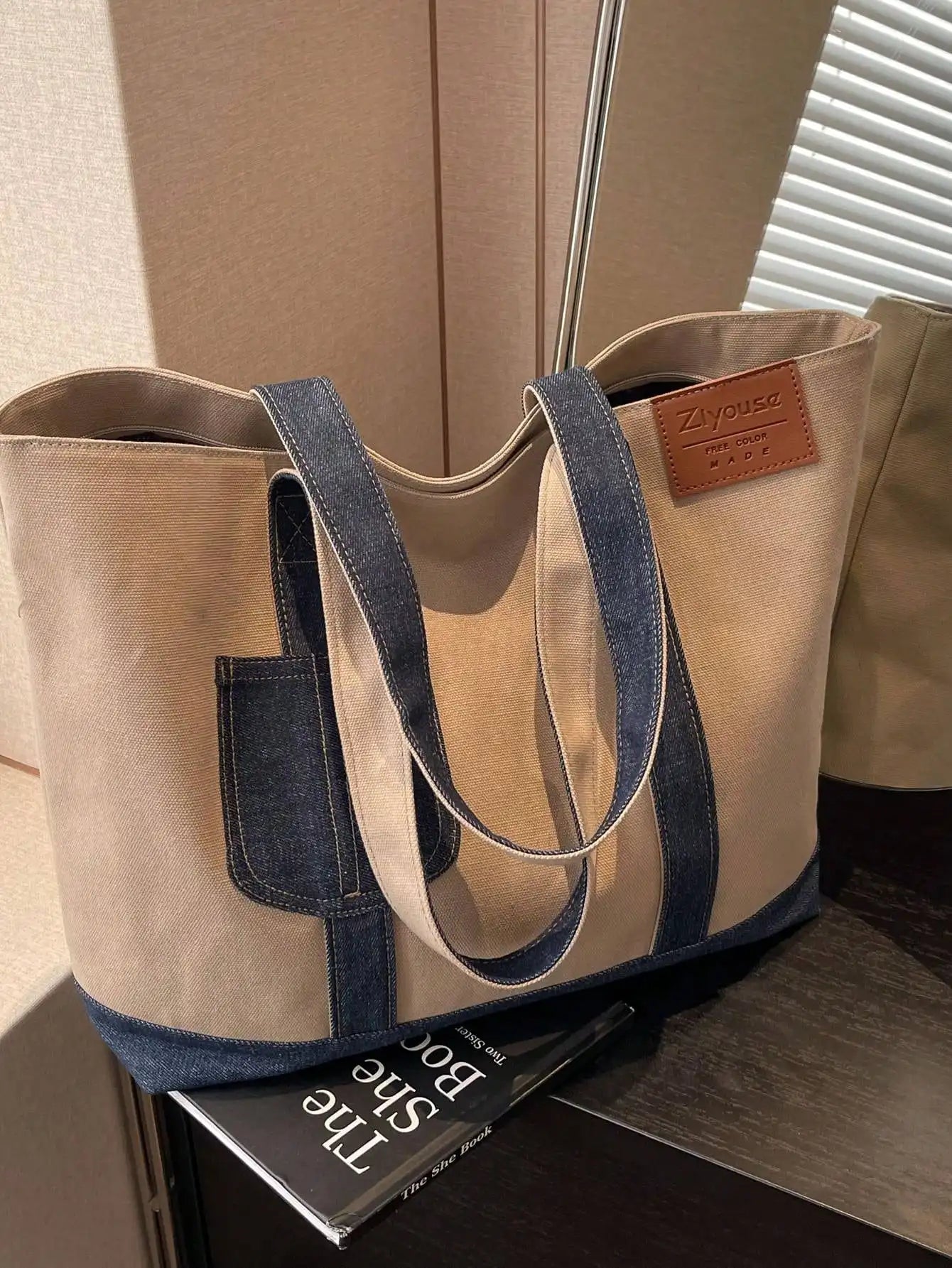 Stylish and Durable Canvas Tote Bag - Large Capacity for Women - Suitable for School, Work and Travel