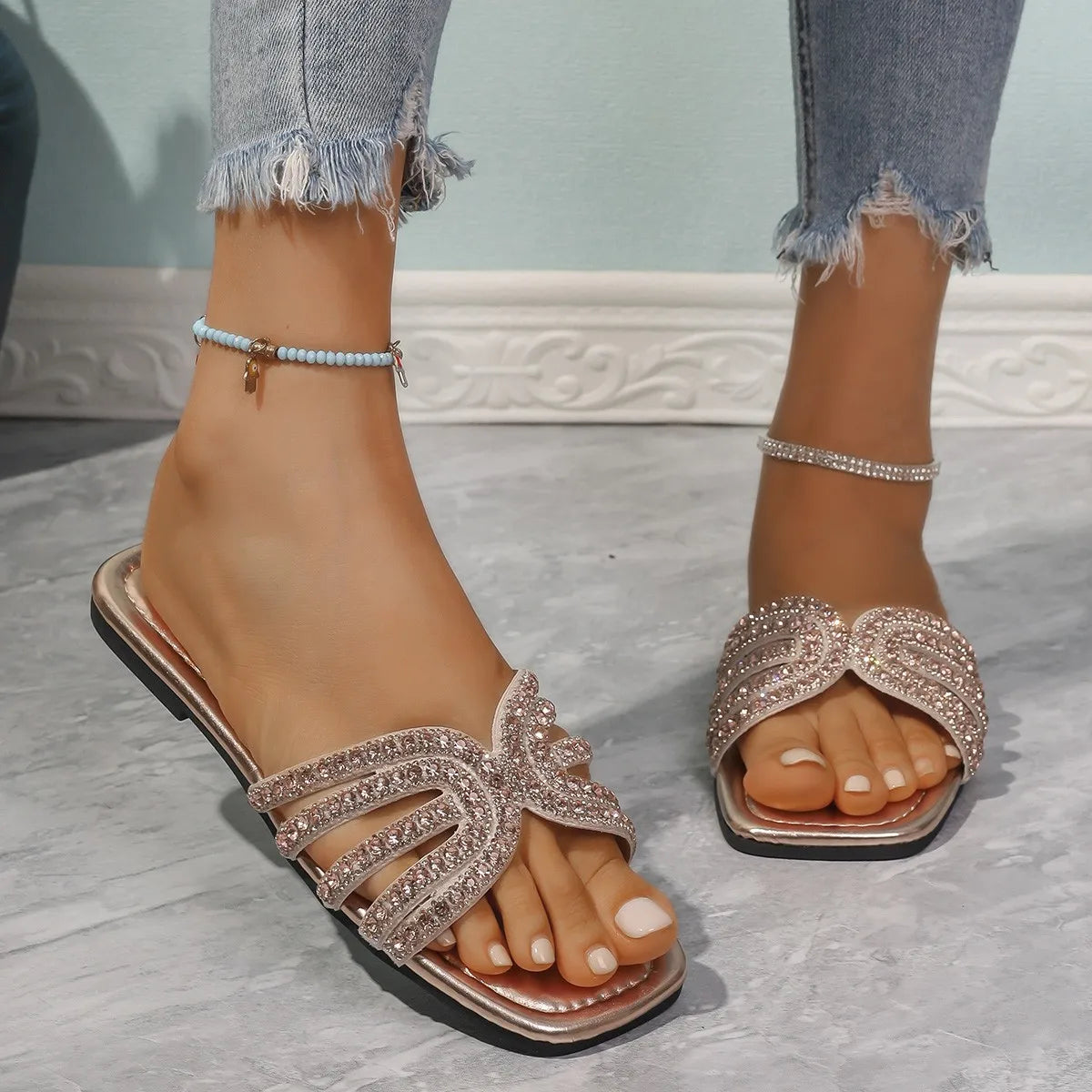 Women's Rhinestone Slippers Outdoor Fashion Non-Slip Beach Shoes Comfortable Flat Square Heel Women's Sandals