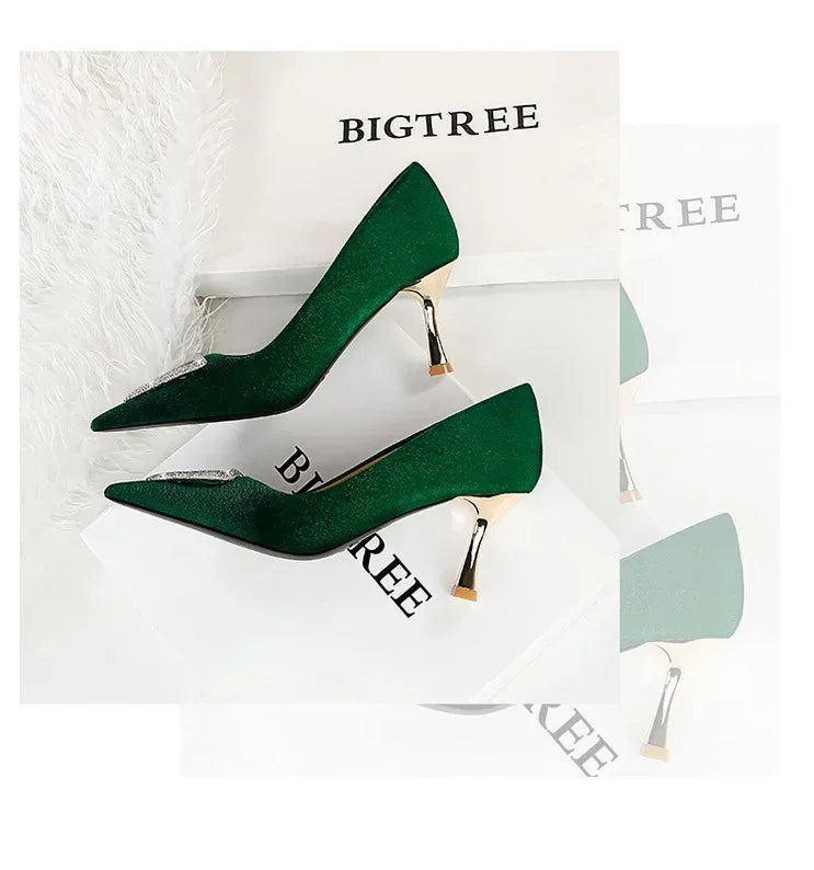Designer Women Heels Prom Pumps Lady Velvet Pointed Toe 7cm Thin High Heels Pearl Crystal Buckle Shoes