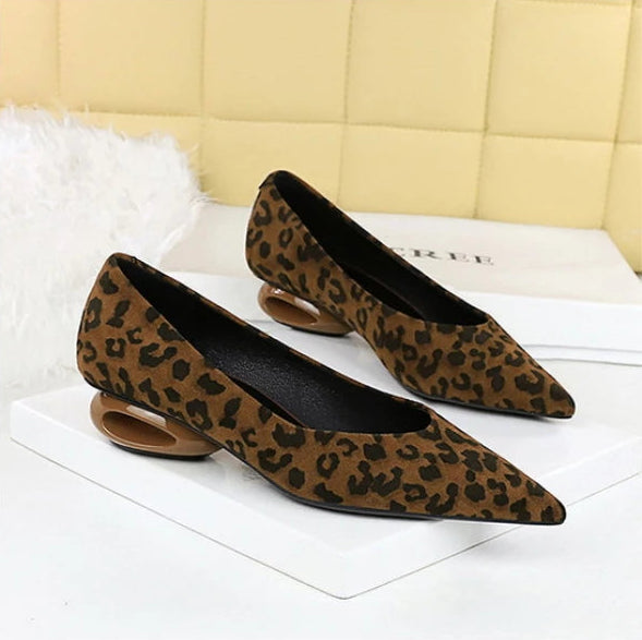 Retro Pointed Toe Suede Low Heel Shoes Shallow Mouth Hollow Heel Pedicure Shoe Daily Versatile Temperament Women's Shoes