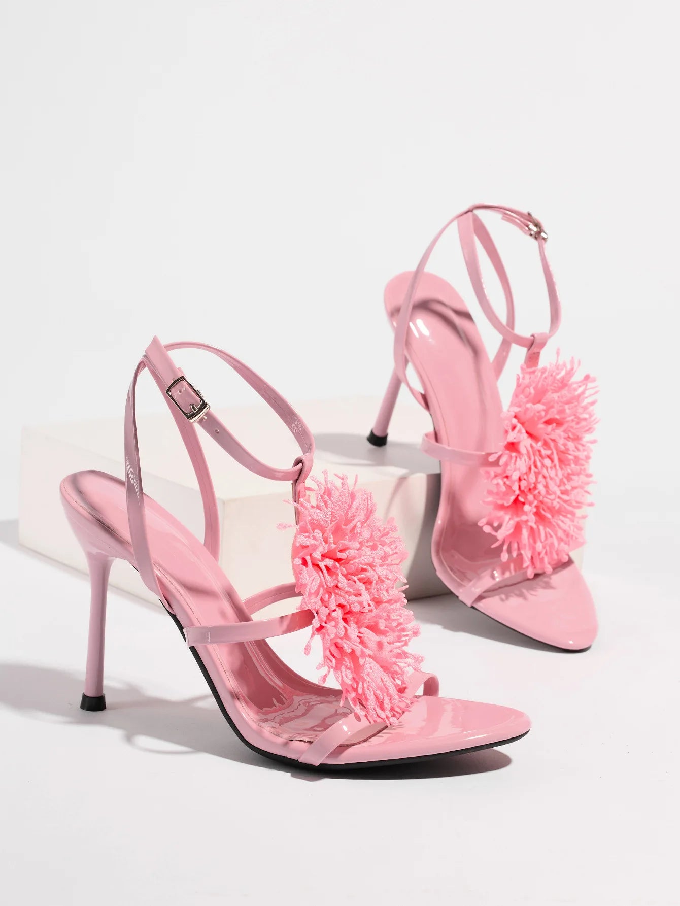 Ladies High Heel Sandals with 3D Fluffy Flower Decorations round Toe Thin Heel Spring Summer Night Club Fashionable Party Shoes