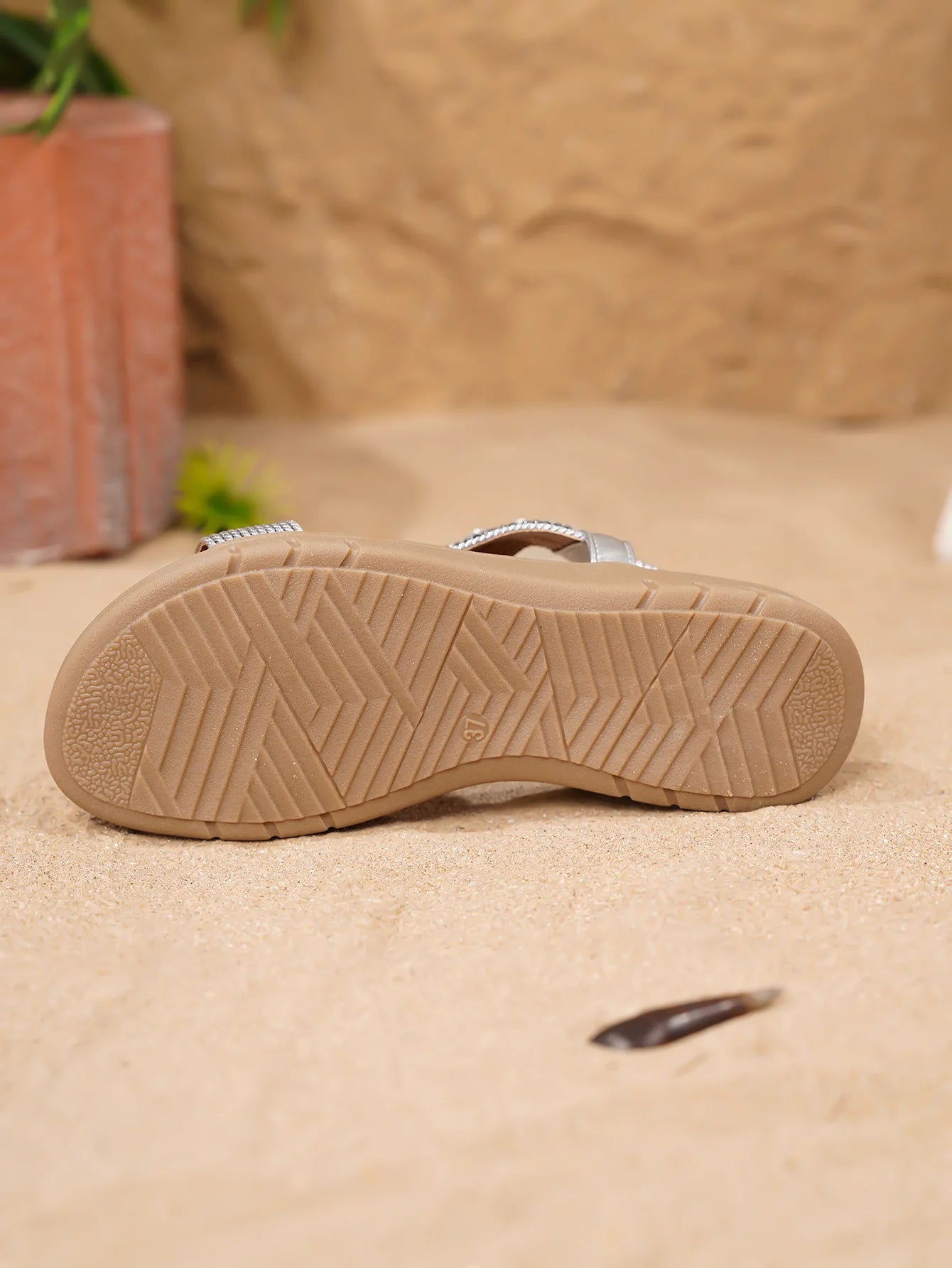 Retro Electric Embroidery Sandals Flat Bottom Beach Shoes Diamond Elastic Band Comfortable Breathable Quick Dry Low Heel