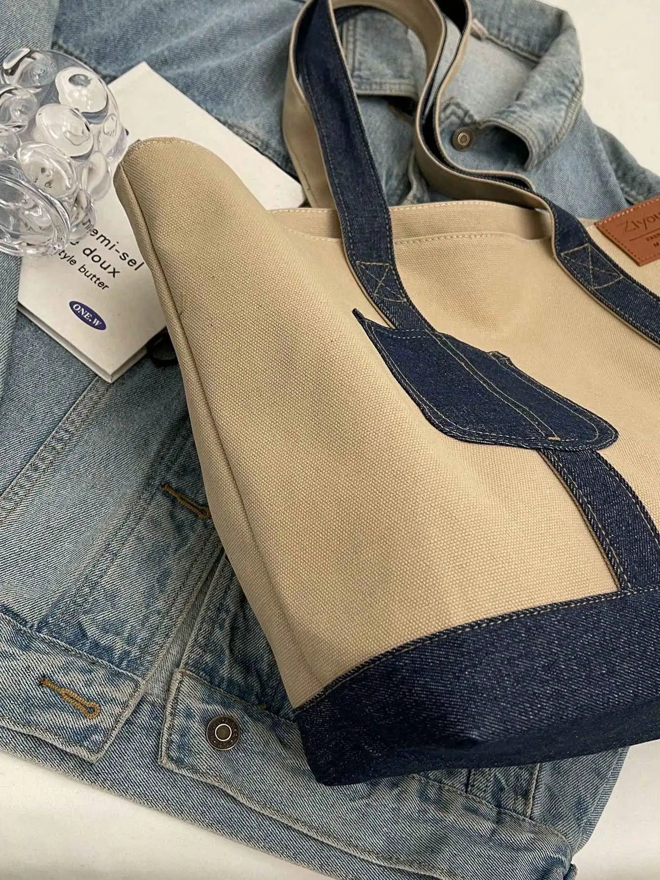 Stylish and Durable Canvas Tote Bag - Large Capacity for Women - Suitable for School, Work and Travel