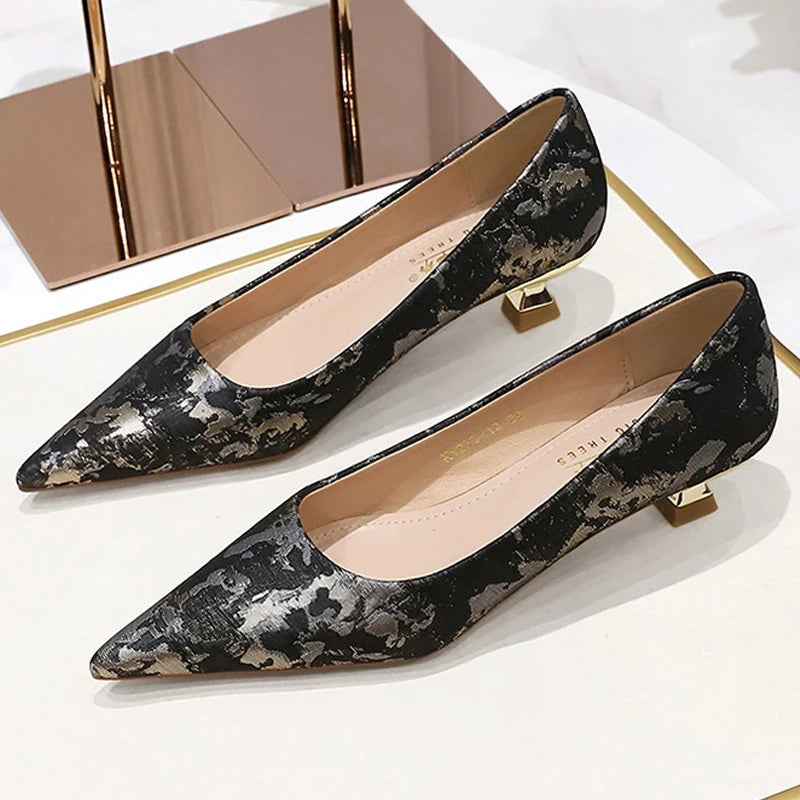 Floral cloth surface 3 cm Kitten heels Women Shoes Sweet Fashion Low Heel Ladies Shoes pointed Toe Women Pumps