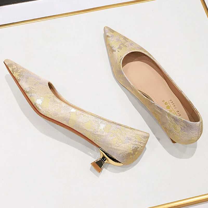Floral cloth surface 3 cm Kitten heels Women Shoes Sweet Fashion Low Heel Ladies Shoes pointed Toe Women Pumps