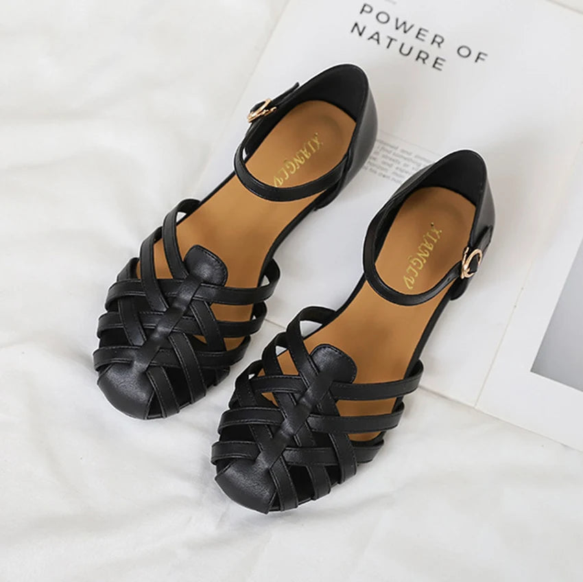 Luxury designer sandals Hollow Low-heeled Closed-toe Sandals for Women for Summer Outdoor Wear Roman Shoes