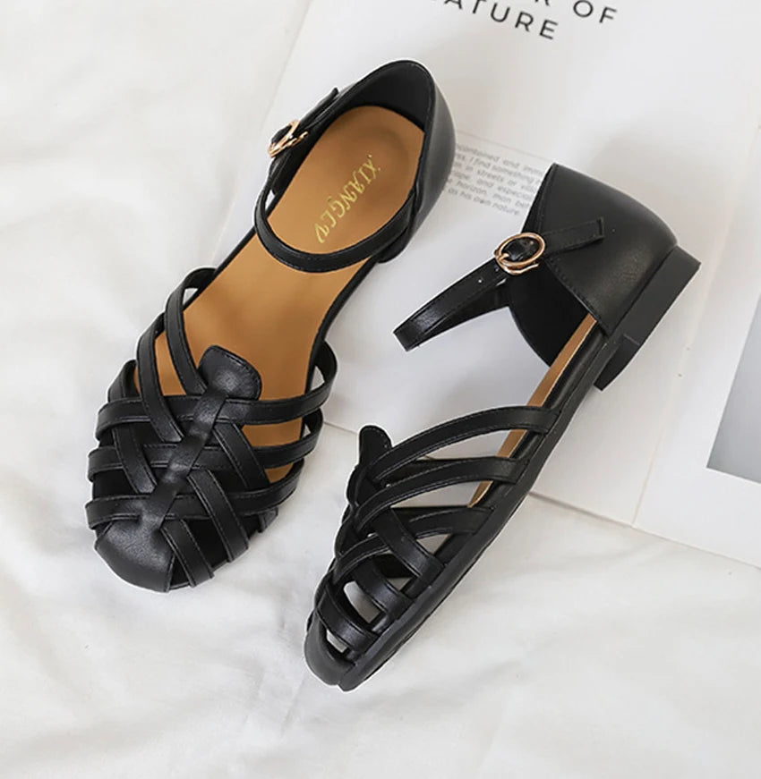 Luxury designer sandals Hollow Low-heeled Closed-toe Sandals for Women for Summer Outdoor Wear Roman Shoes