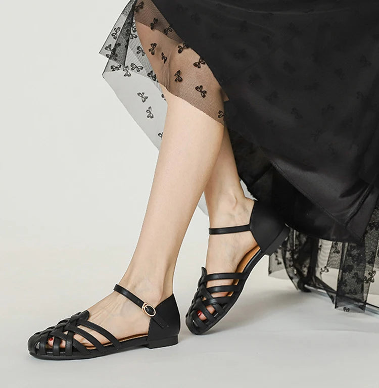 Luxury designer sandals Hollow Low-heeled Closed-toe Sandals for Women for Summer Outdoor Wear Roman Shoes