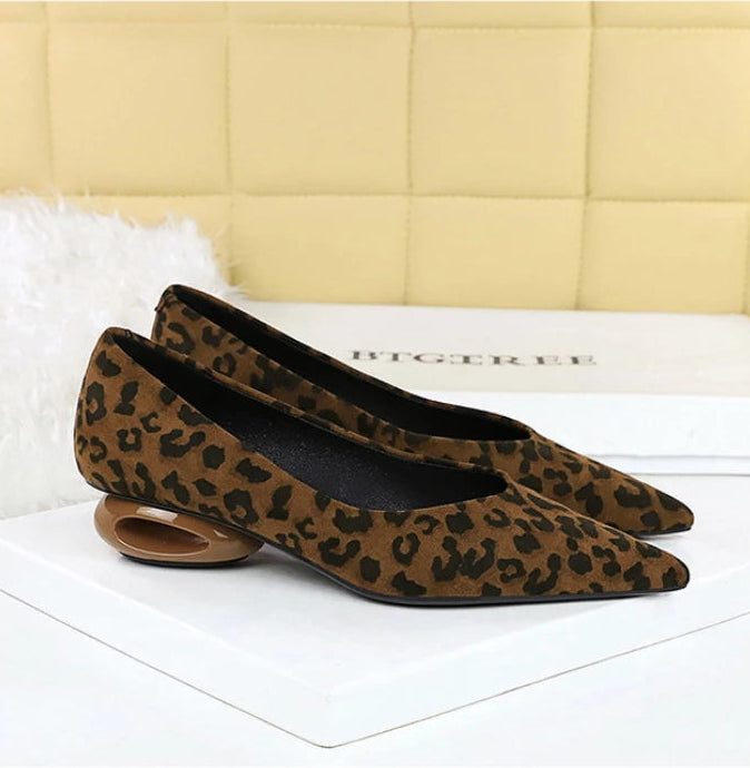 Retro Pointed Toe Suede Low Heel Shoes Shallow Mouth Hollow Heel Pedicure Shoe Daily Versatile Temperament Women's Shoes