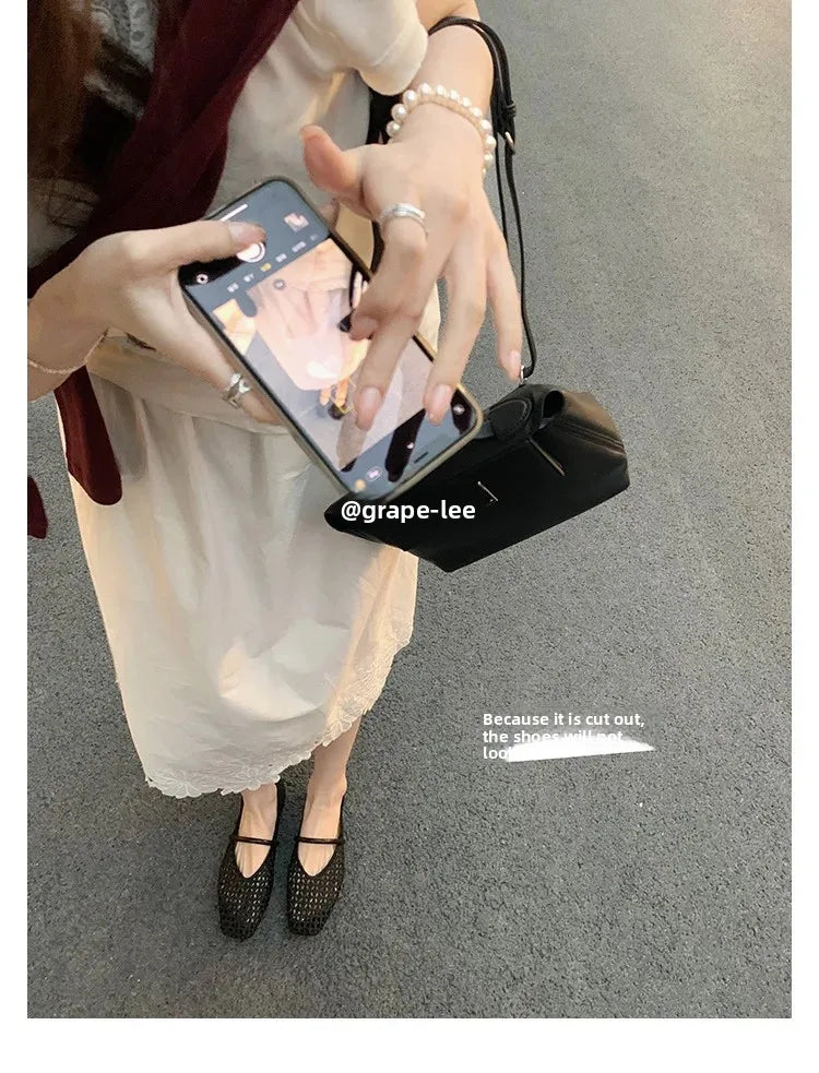 Round Toe Mary Jane Shoes Leather Grape Pattern Retro Style Hollow Weave Upper Low Heel Slip-On Retro Flats