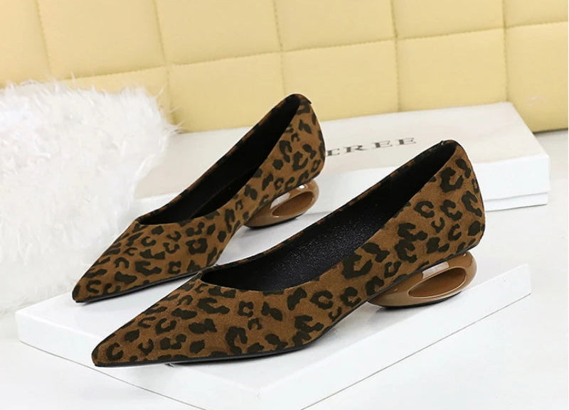 Retro Pointed Toe Suede Low Heel Shoes Shallow Mouth Hollow Heel Pedicure Shoe Daily Versatile Temperament Women's Shoes