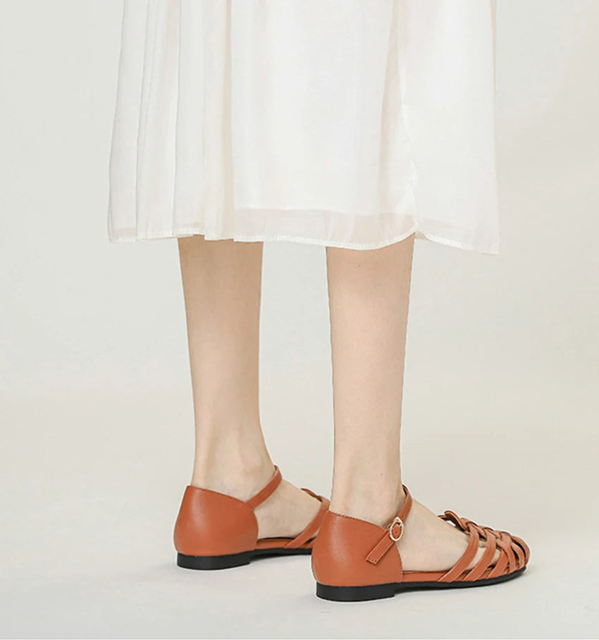 Luxury designer sandals Hollow Low-heeled Closed-toe Sandals for Women for Summer Outdoor Wear Roman Shoes