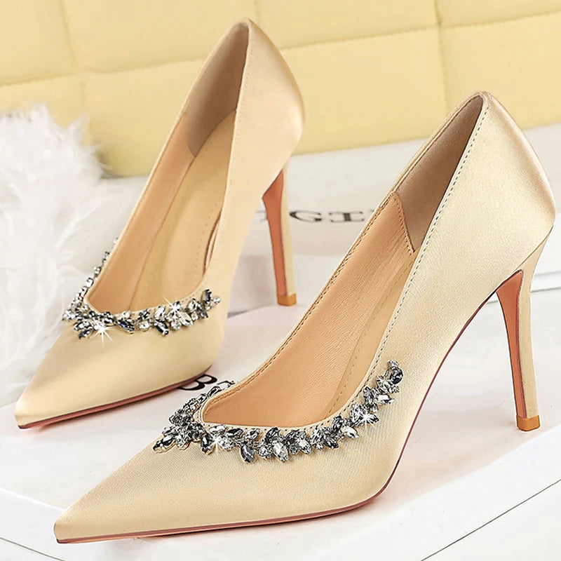 Silks satins Women Pumps Rhinestone design High Heels Stilettos 10 cm and 7 cm Luxury banquet shoes Sexy party shoes