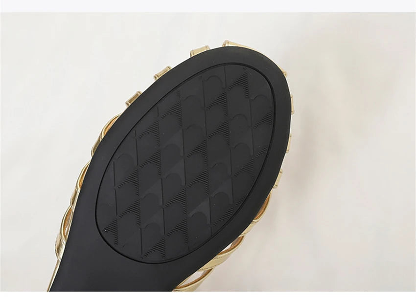 Luxury designer sandals Hollow Low-heeled Closed-toe Sandals for Women for Summer Outdoor Wear Roman Shoes